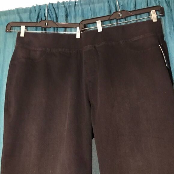 Avenue NWT Denim Crop Pull-On Pants Size 30 - Picture 3 of 7